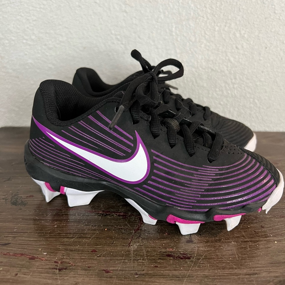 Baseball cleats